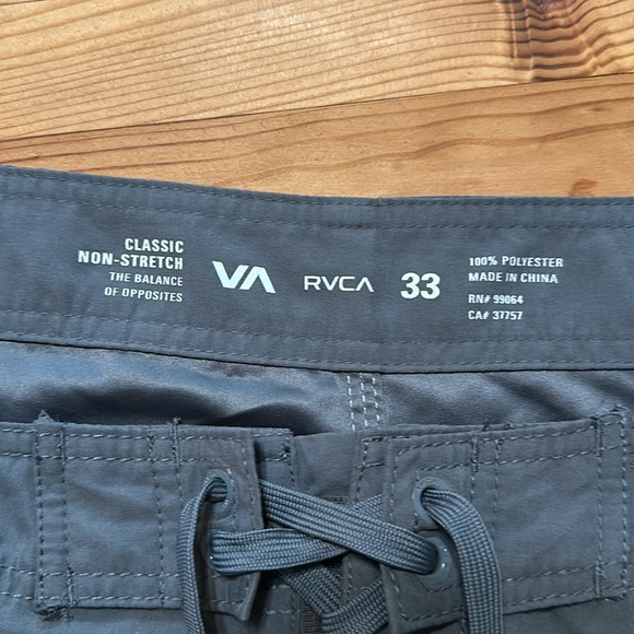 RVCA Men’s Classic Grey Non-Stretch Shorts, Size 33 - Picture 3 of 4